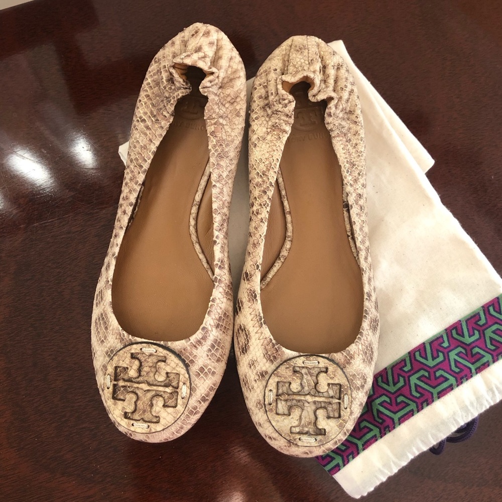 **NEVER BEEN WORN** Tory Burch neutral flats
